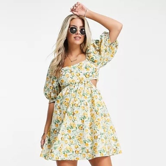 Urban Revivo square neck mini dress in floral print - Picture 2 of 5